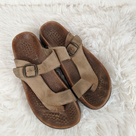 white mountain carly sandals